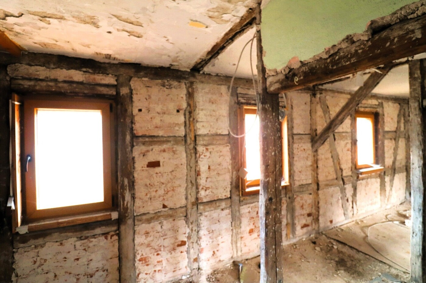 Entkerntes Haupthaus OG - Ein Sanierungsfahrplan liegt vor. Sie können sofort starten