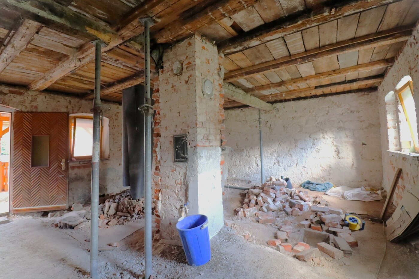 Entkerntes Haupthaus EG - Kein Denkmalschutz!