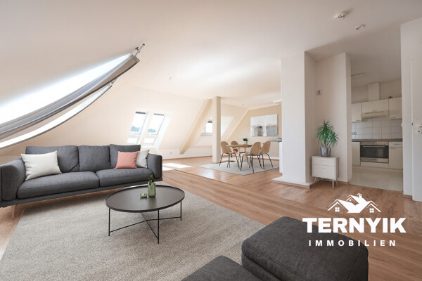 Virtuelles Homestaging des loftartigen Wohnzimmers