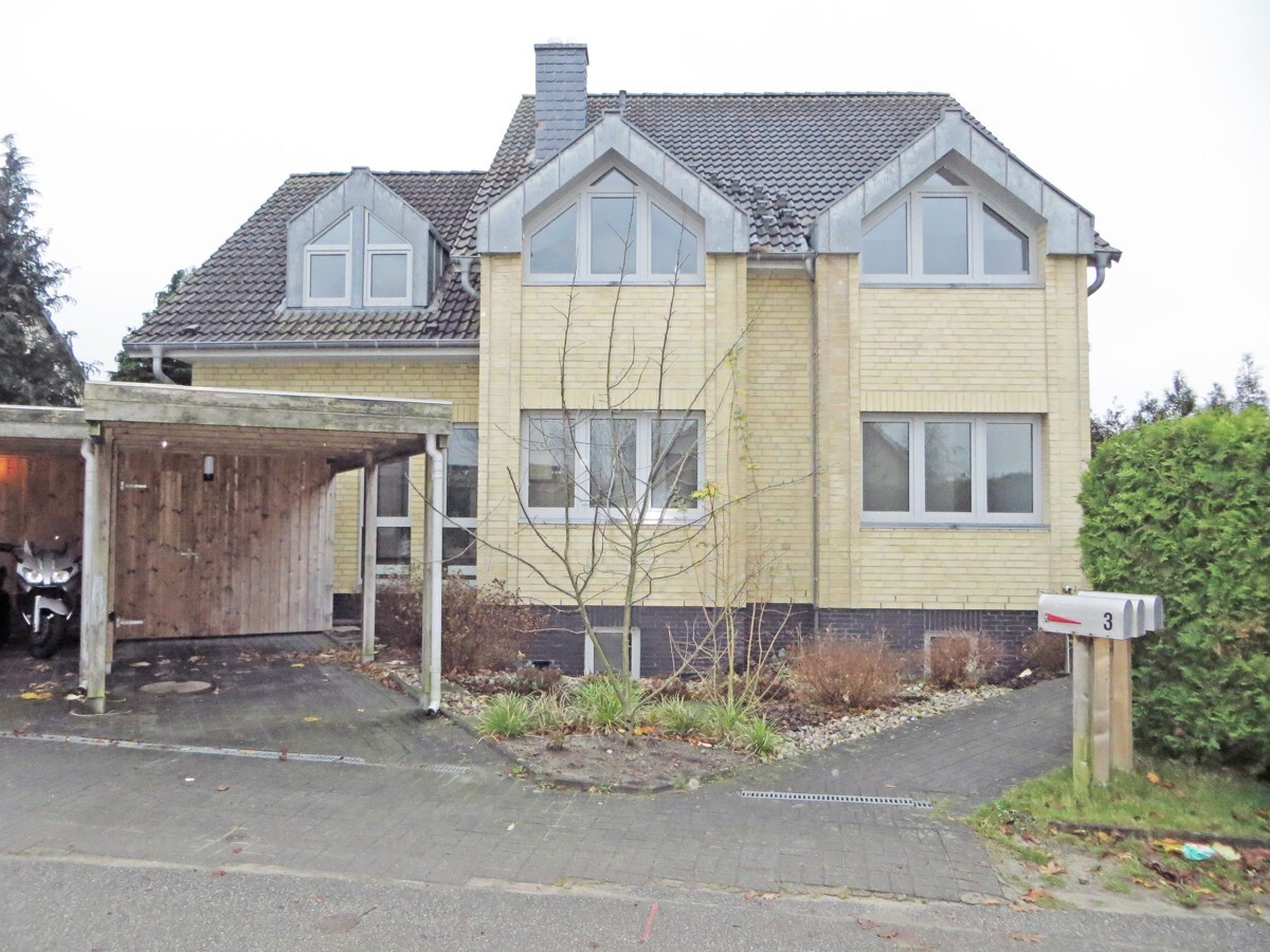 Aussenansicht mit Carport