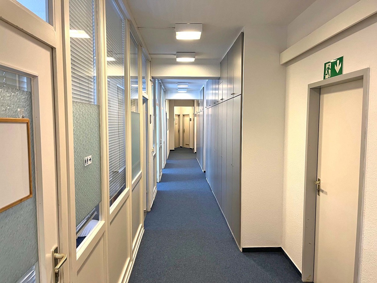 Flur mit Einbauschränken