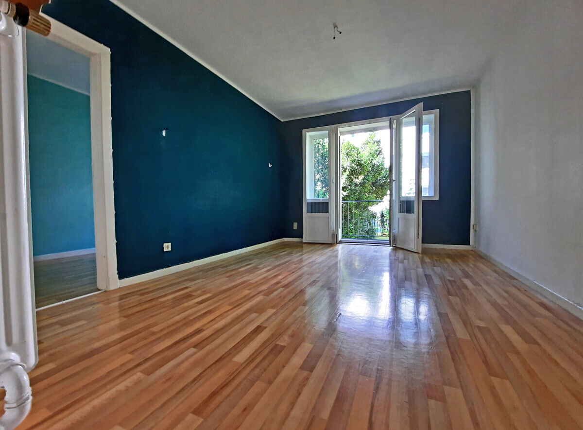 Wohnzimmer mit Balkon