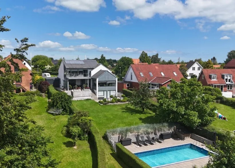 Rückansicht mit Pool