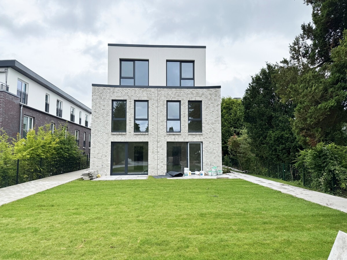 Ansicht der Rückseite mit Terrasse