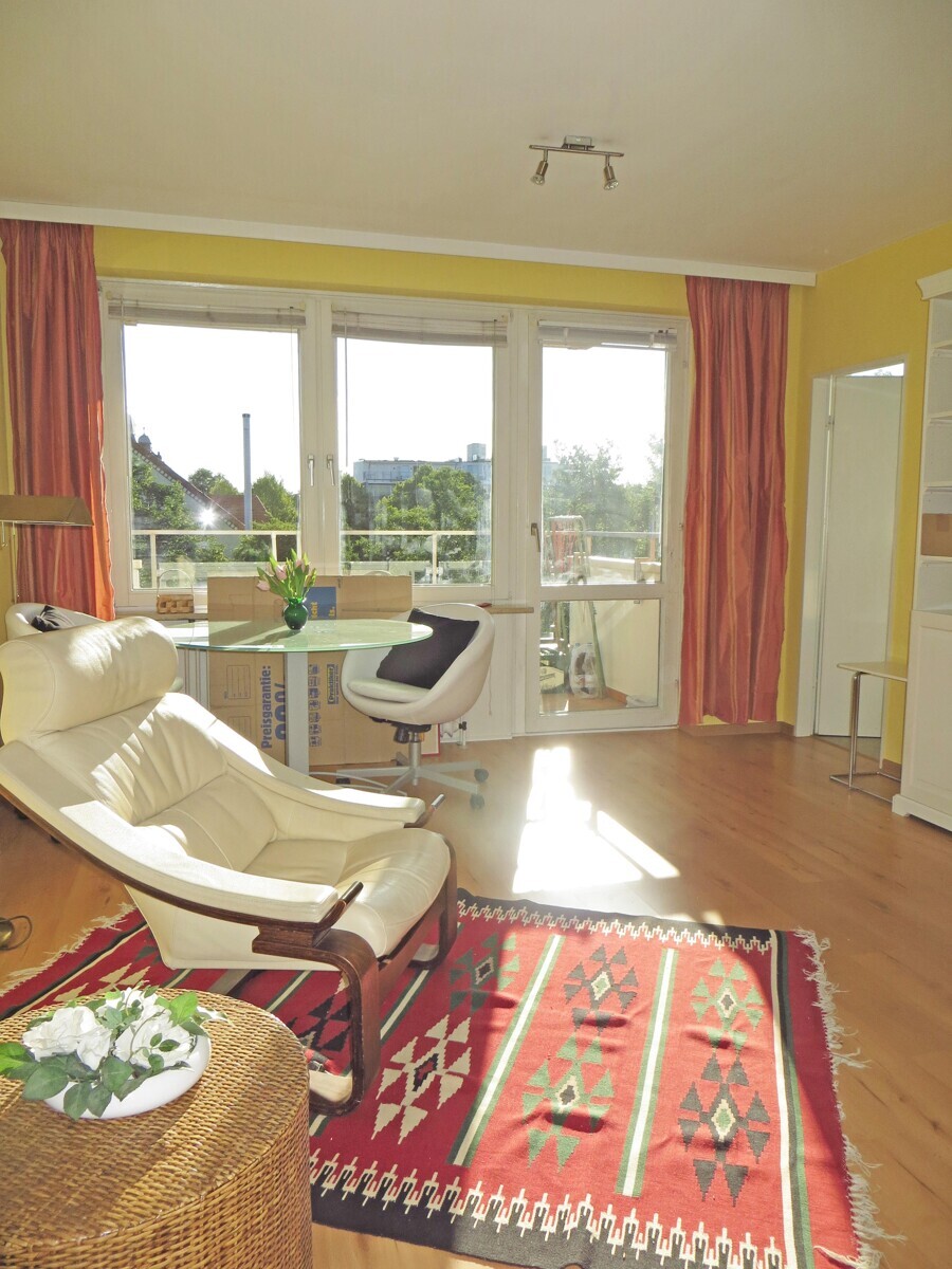 Zimmer mit Balkon