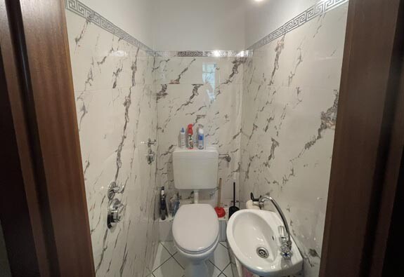 separates WC