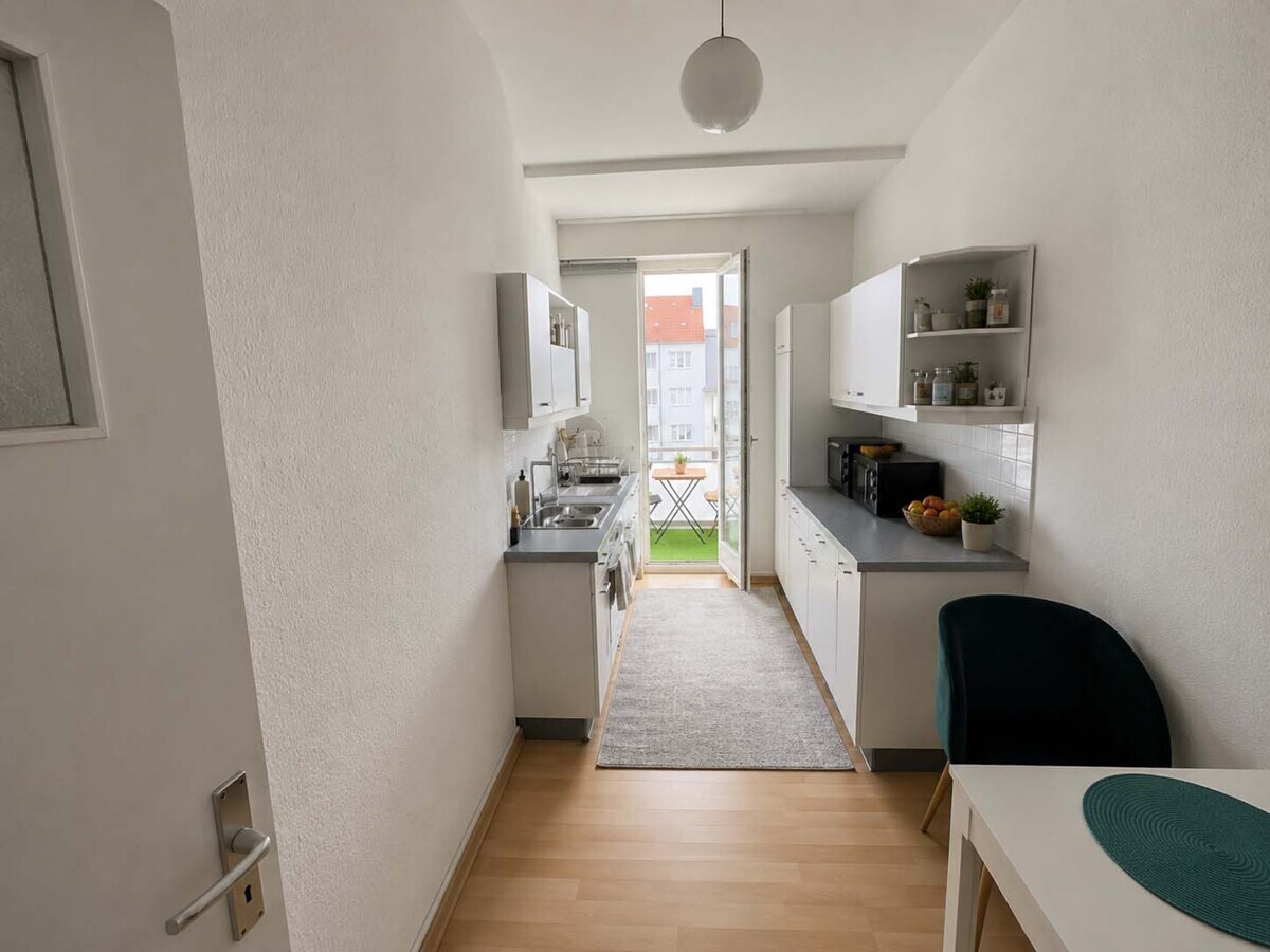 Küche mit Balkon - KI bearbeitet