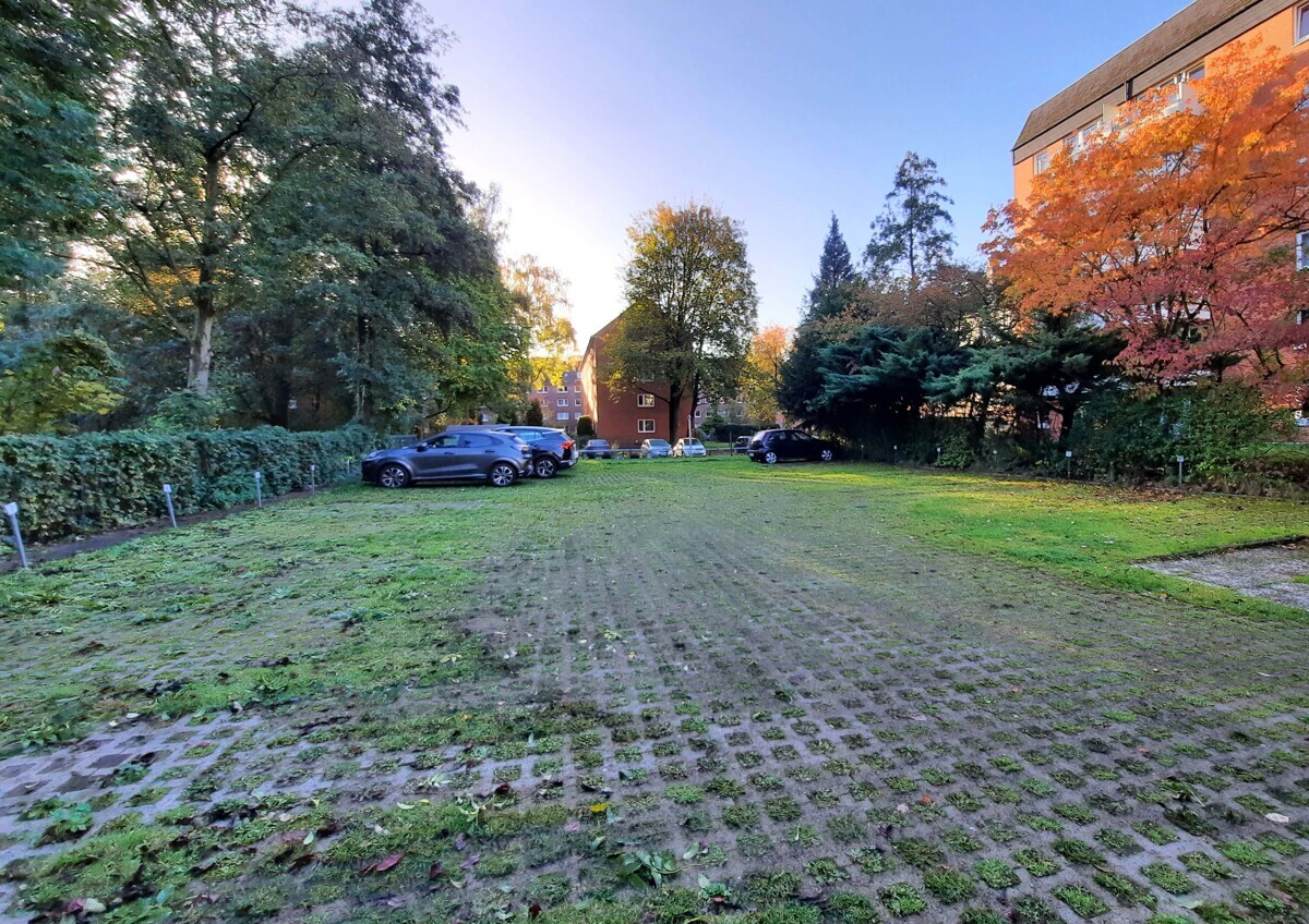 Parkplatz hinterm Haus