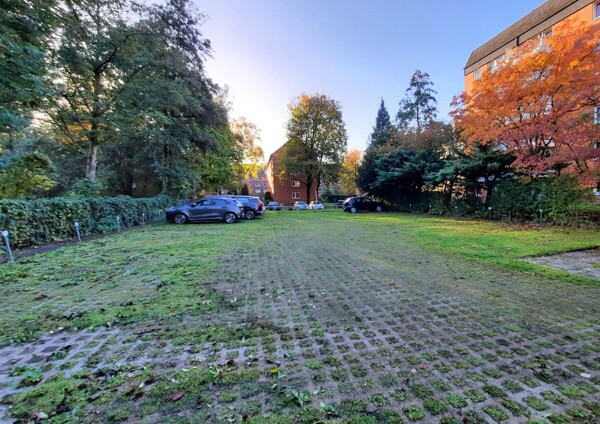 Parkplatz hinterm Haus