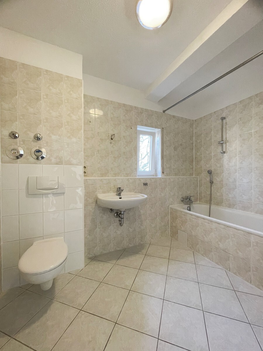 Badezimmer mit Badewanne