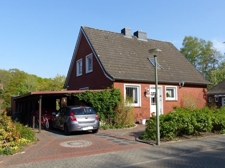 Auffahrt mit Carport