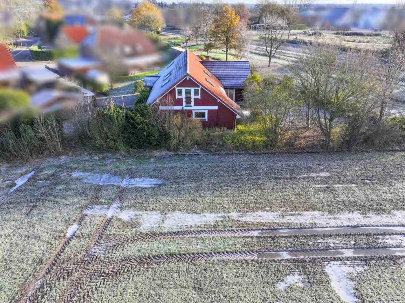 Haus mit Feld Draufsicht