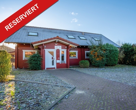 Großes Einfamilienhaus im Schwedenstil mit schönem Garten in 23898 Sandesneben