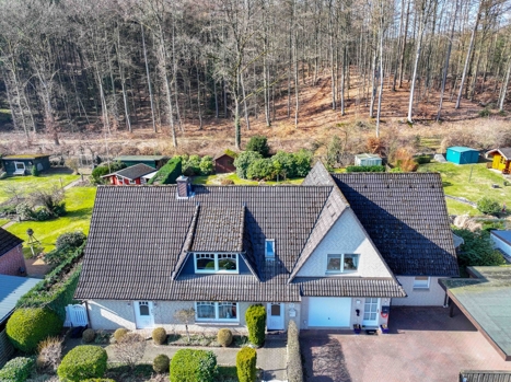 Großzügiges Einfamilienhaus zuzüglich 2 vermieteten Wohneinheiten im Anbau in 22952 Lütjensee