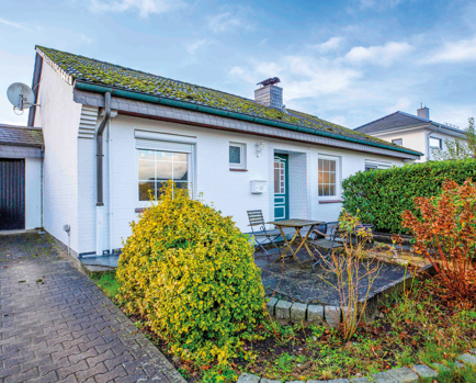 Bungalow zum Wohlfühlen mit Garten, Teilkeller und Garage in 23896 Nusse