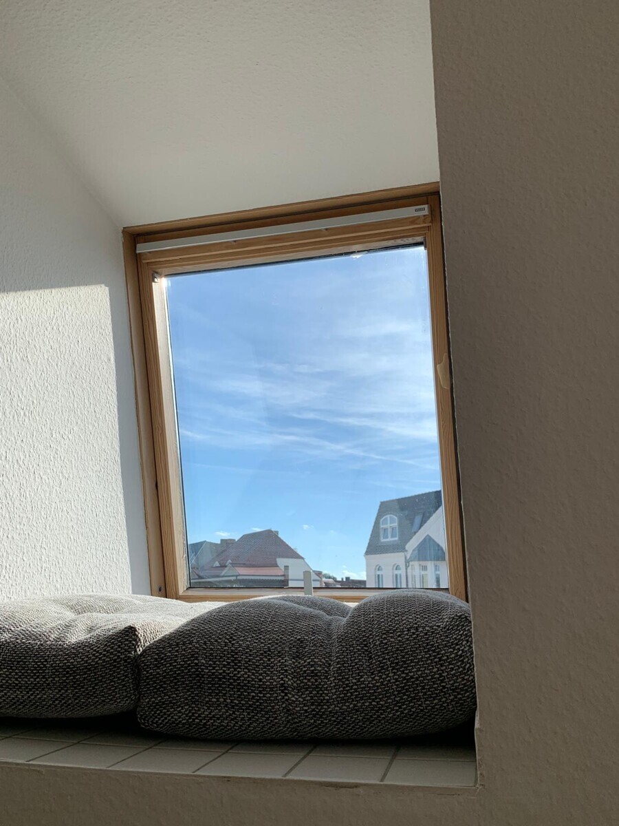 I)