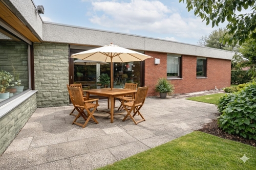 Terrasse im ruhigen Garten