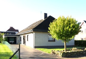 Bungalow nebst Garage