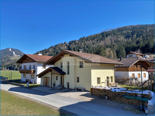 eingebettet in Wohnsiedlung