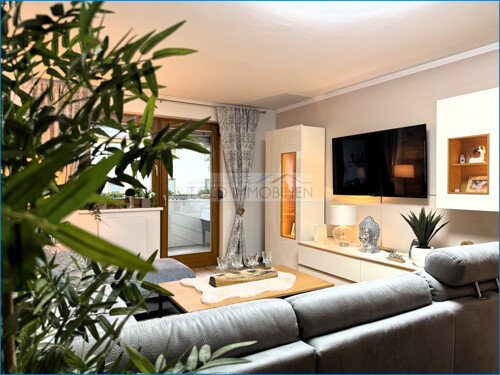 Wohnzimmer mit Blick zur Loggia