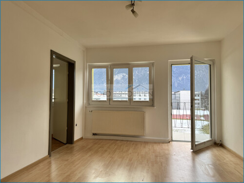 Wohnzimmer mit Südbalkon