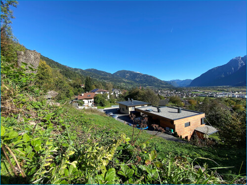 Blick von Westen über das Grundstück
