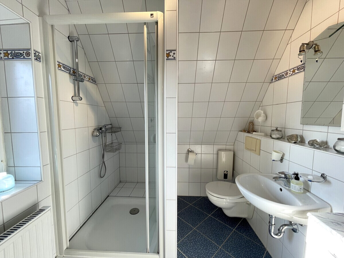Duschbad im Dachgeschoss