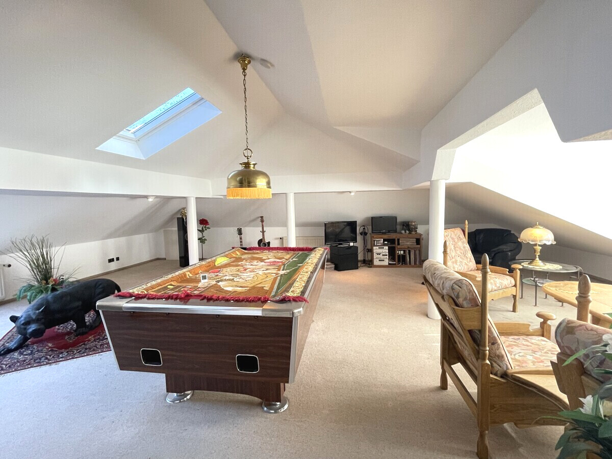 Hobbyraum oder Schlafzimmer Dachboden