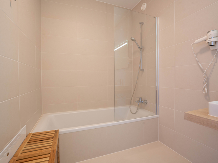 topspeed-immobilien-Badezimmer-Steiermark-Schladming-Attraktive_Anlegerwohnung:_Exzellente_71_m²_Gartenwohnung_im_EG_mit_Südterrasse_&_Planai-Blick