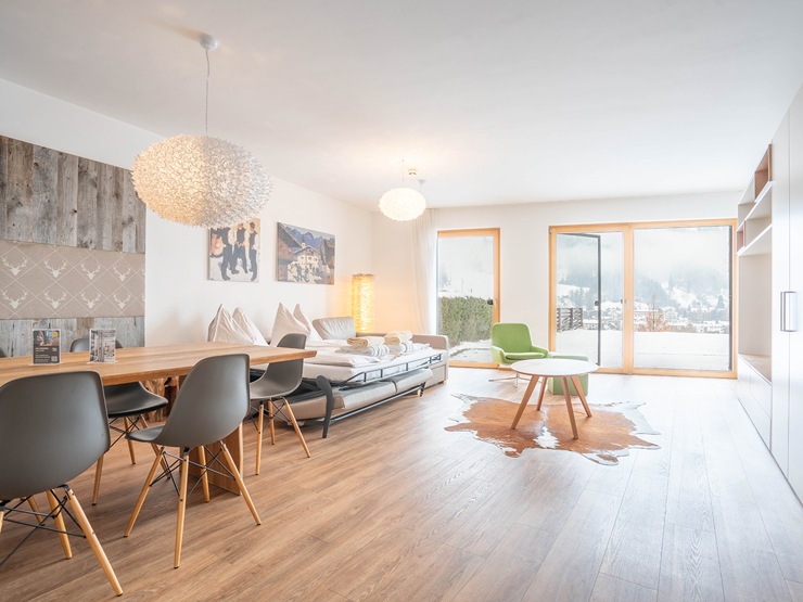 topspeed-immobilien-Wohnzimmer-Steiermark-Schladming-Attraktive_Anlegerwohnung:_Exzellente_71_m²_Gartenwohnung_im_EG_mit_Südterrasse_&_Planai-Blick