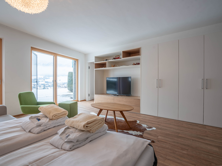 topspeed-immobilien-Schlafsofa-Steiermark-Schladming-Attraktive_Anlegerwohnung:_Exzellente_71_m²_Gartenwohnung_im_EG_mit_Südterrasse_&_Planai-Blick