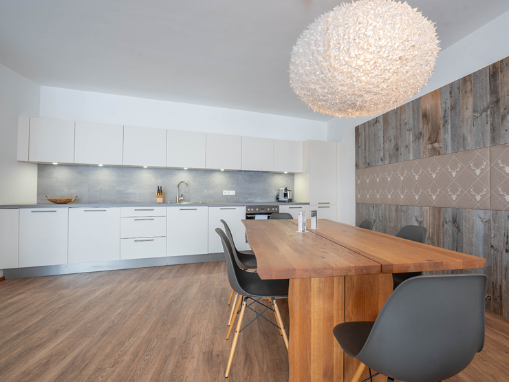 topspeed-immobilien-Essbereich-Steiermark-Schladming-Attraktive_Anlegerwohnung:_Exzellente_71_m²_Gartenwohnung_im_EG_mit_Südterrasse_&_Planai-Blick