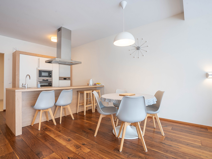 topspeed-immobilien-Küche-Steiermark-Schladming-Hochwertige,_vollmöblierte_91,75m²_Mietwohnung_mit_Tiefgarage_und_2_Schlafzimmern_im_Zentrum