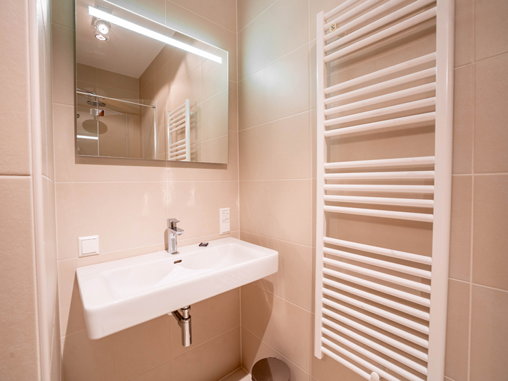 topspeed-immobilien-Bad 2-Steiermark-Schladming-84,52_m²_Anlage-Apartment_in_der_SUN_LODGE_–_Wellness,_Sauna,_Swimmingpool_Top_Aussicht,_Sonnenseite