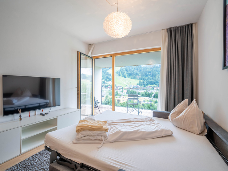 topspeed-immobilien-Wohnzimmer 1-Steiermark-Schladming-84,52_m²_Anlage-Apartment_in_der_SUN_LODGE_–_Wellness,_Sauna,_Swimmingpool_Top_Aussicht,_Sonnenseite