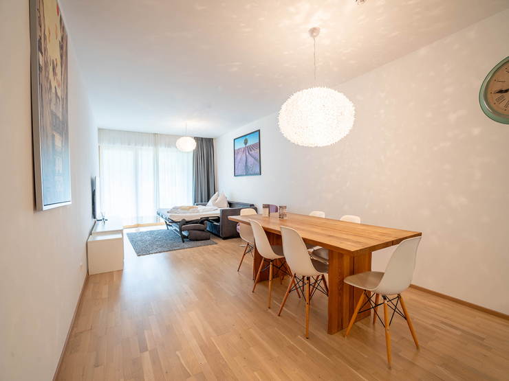 topspeed-immobilien-Wohnzimmer-Steiermark-Schladming-84,52_m²_Anlage-Apartment_in_der_SUN_LODGE_–_Wellness,_Sauna,_Swimmingpool_Top_Aussicht,_Sonnenseite