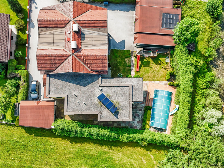topspeed-immobilien-R_Betzel-Steiermark-Aich-Wohnen_über_2_Etagen_mit_Pool_&_Garten,_2_Carport_mitten_im_Schigebiet_Schladming_-_Dachstein
