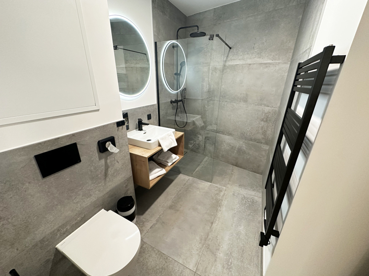 topspeed-immobilien-Ansicht App 1 - B4 Bad-Steiermark-Schladming-Top_Investment_in_Schladming_–_Moderne_1-Zimmer-Wohnung_in_Bestlage