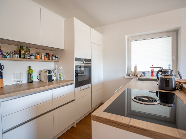 topspeed-immobilien-Küche-Salzburg-Altenmarkt_im_Pongau-Naturnah_&_zentral:_Stilvolle_4-Zimmer_Erdgeschosswohnung_mit_großer_Terrasse_im_Ski-Amadé_Skigebiet