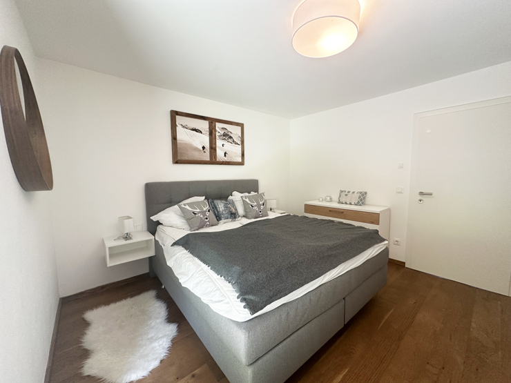 topspeed-immobilien-Schlaftimmer 2 - B1-Salzburg-Altenmarkt_im_Pongau-Naturnah_&_zentral:_Stilvolle_4-Zimmer_Erdgeschosswohnung_mit_großer_Terrasse_in_Ski_amadé-Nähe