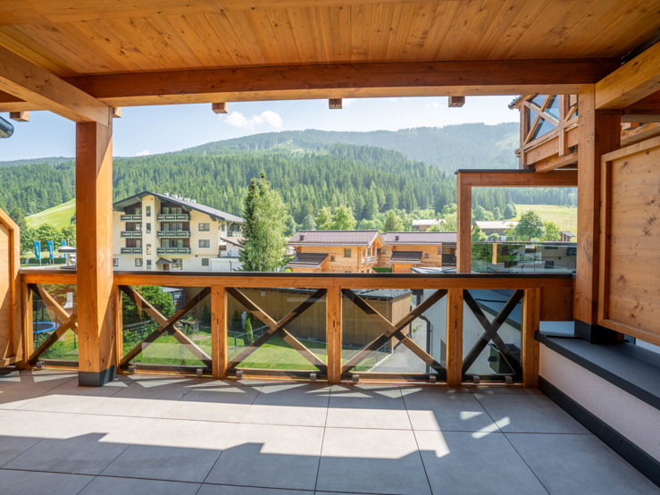 topspeed-immobilien-Balkon-Salzburg-Filzmoos-Geräumige_94 m²_Wohnung_im_1._Obergeschoss_–_2_Schlafzimmer_in_Pistennähe