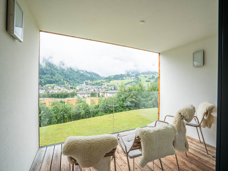 topspeed-immobilien-Ausblick und Balkon-Steiermark-Schladming-Investment_mit_Aussicht:_Apartment_in_der_SUN_LODGE_–_81m²_Apartment,_Wellness_&_Pool
