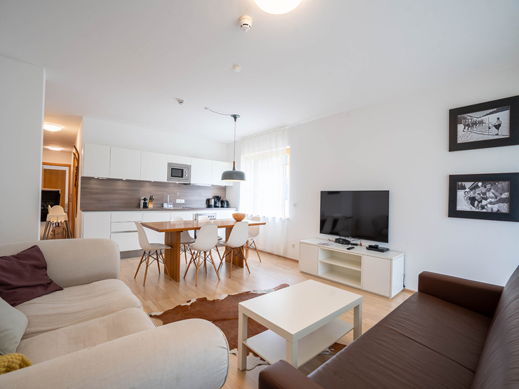 topspeed-immobilien-Wohnzimmer Ansicht 2-Steiermark-Schladming-Investment_mit_Aussicht:_Apartment_in_der_SUN_LODGE_–_81m²_Apartment,_Wellness_&_Pool