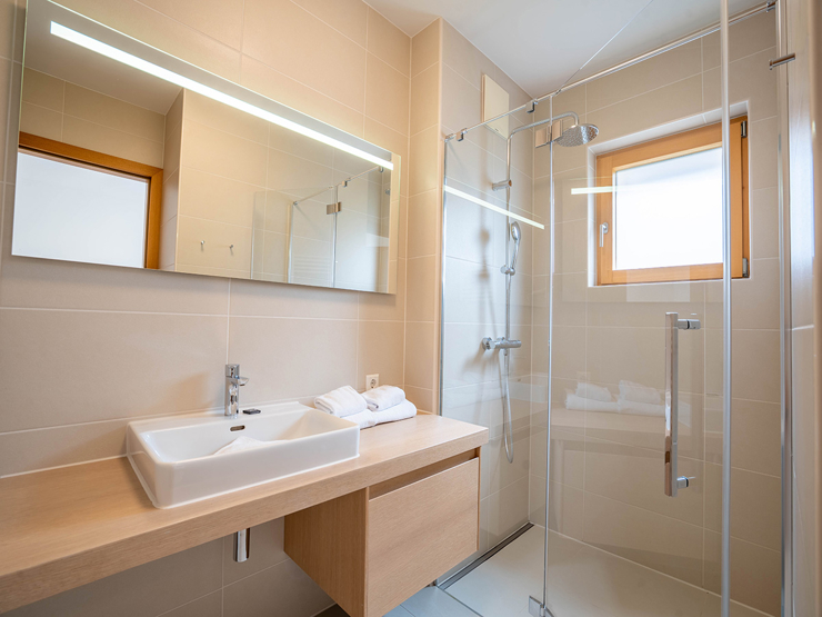 topspeed-immobilien-Bad 1-Steiermark-Schladming-Investment_mit_Aussicht:_Apartment_in_der_SUN_LODGE_–_81m²_Apartment,_Wellness_&_Pool