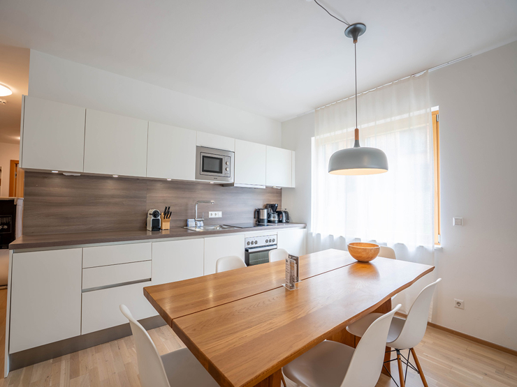 topspeed-immobilien-Küche-Steiermark-Schladming-Investment_mit_Aussicht:_Apartment_in_der_SUN_LODGE_–_81m²_Apartment,_Wellness_&_Pool
