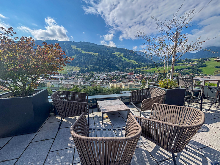 topspeed-immobilien-Ausblick Restaurant-Steiermark-Schladming-MyLodge_-Top-Investment:_Stilvolles_3-Zimmer-Apartment_mit_Privater_Sauna_&_Blick_auf_die_Planai