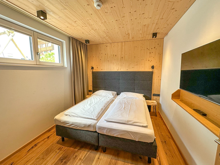 topspeed-immobilien-Schlafzimmer-Steiermark-Schladming-MyLodge_-Top-Investment:_Stilvolles_3-Zimmer-Apartment_mit_Privater_Sauna_&_Blick_auf_die_Planai