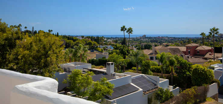topspeed-immobilien---Marbella_/_Nueva_Andalucía-Leben_im_Paradies_-_Großzügiges_Duplex_Penthouse_auf_2_Etagen_in_Marbella/Spanien_mit_Meerblick