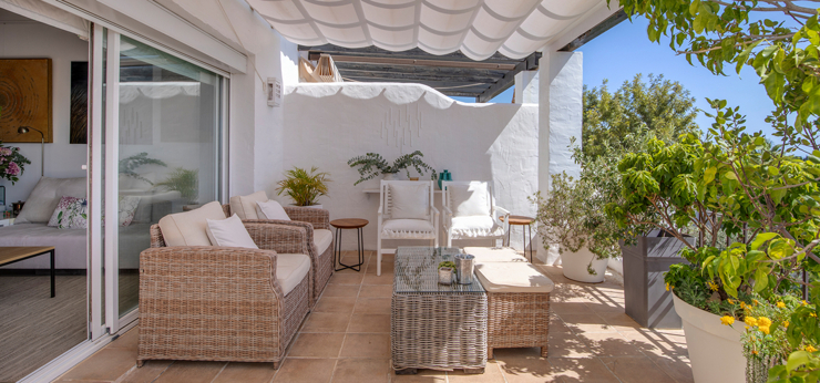 topspeed-immobilien---Marbella_/_Nueva_Andalucía-Leben_im_Paradies_-_Großzügiges_Duplex_Penthouse_auf_2_Etagen_in_Marbella/Spanien_mit_Meerblick