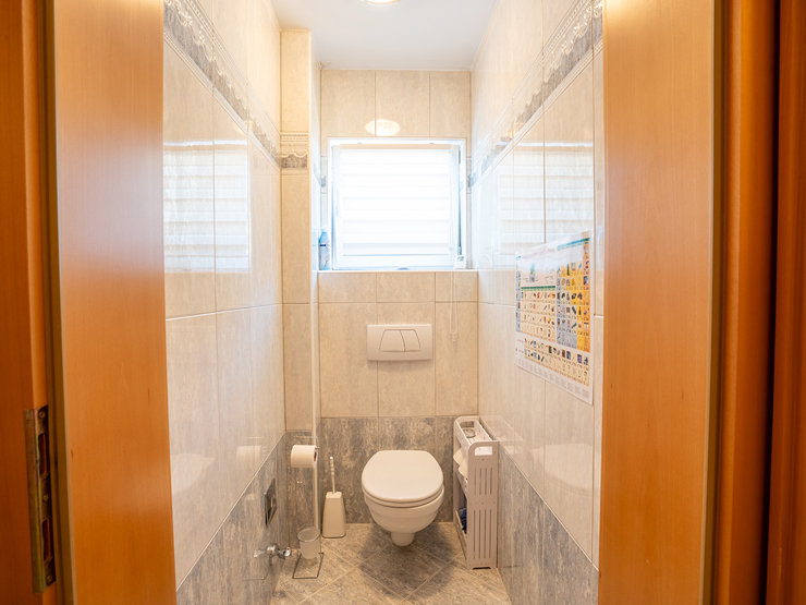 topspeed-immobilien-WC--Schladming-Sonnige_61_m²_Wohnung_mit_2_Schlafzimmer_&_Südbalkon_perfekte_Lage_in_Schladming